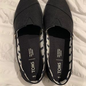 TOMS - all black